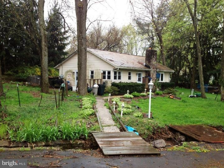 4555 E Campbell Rd, Pennsburg, PA 18073 - photo 1