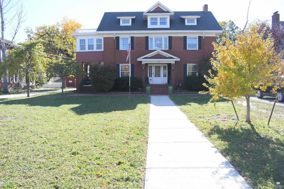 219 W Prescott Ave, Salina, KS 67401 - photo 1
