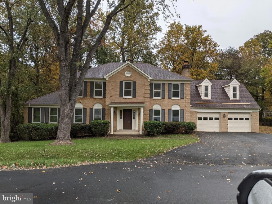 4850 Slatestone Ct, Fairfax, VA 22030 - photo 1