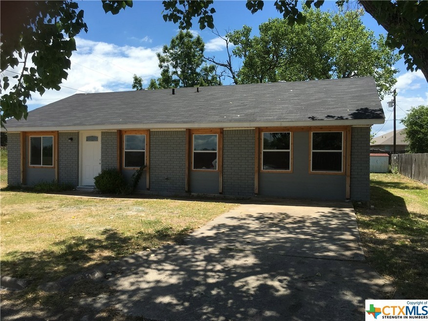 1002 S College Ave, Troy, TX 76579 - photo 1