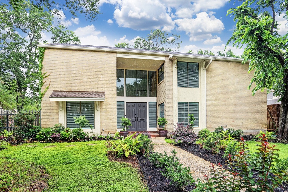 10118 Briar Dr, Houston, TX 77042 - photo 1