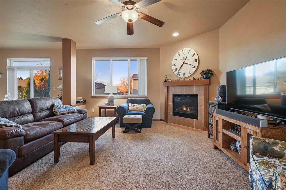 540 Harold Way, Appleton, WI 54915 - photo 1