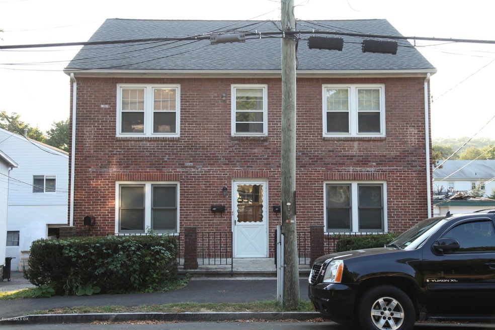 64 Pemberwick Rd unit 2nd Floor, Greenwich, CT 06831 - photo 1