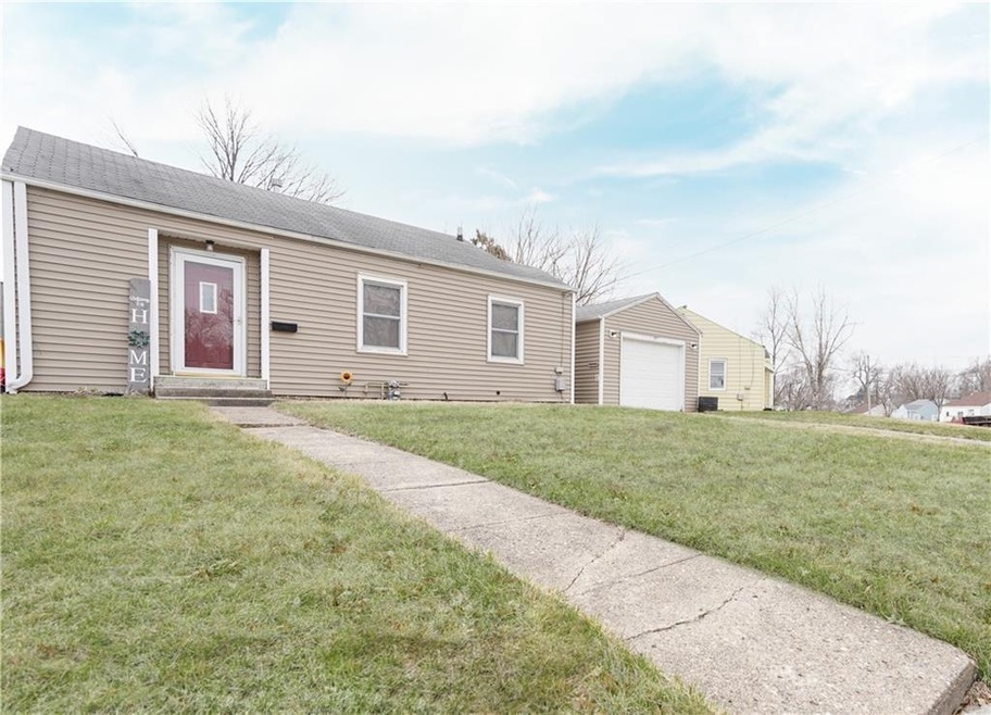 905 N 7th Ave W, Newton, IA 50208 - photo 1