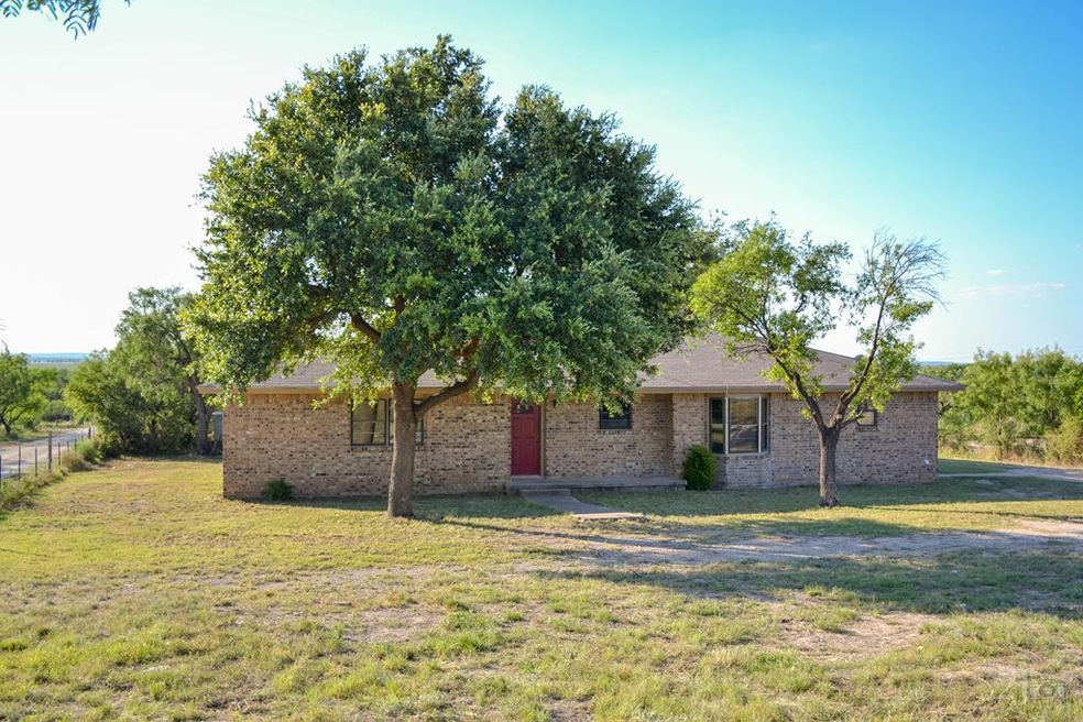 11006 Twin Lakes Ln, San Angelo, TX 76904 - photo 1