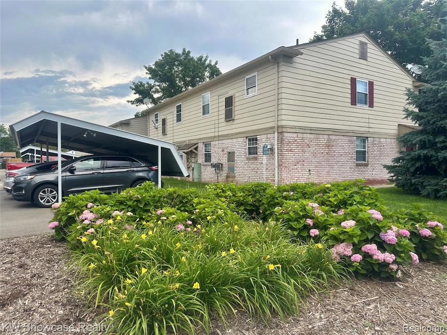 End unit 2 bed condo updated throughout