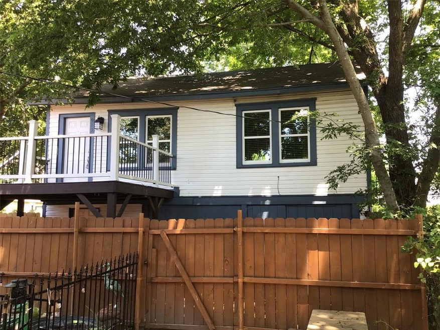 913 W Crawford St, Denison, TX 75020 - photo 1