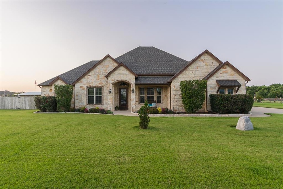 149 Oakwood Creek Ln, Weatherford, TX 76088 - photo 1