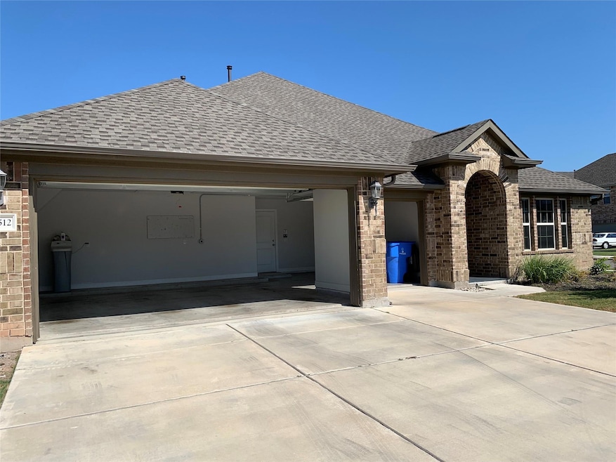 Ranch-style house with concrete driveway, a shing