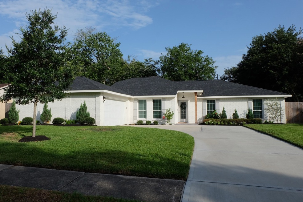 1207 Bayou Oak Dr, Friendswood, TX 77546 - photo 1