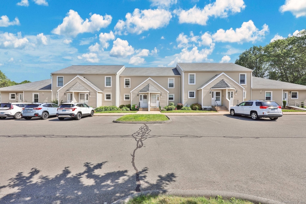 2 the Hamlet unit G, Enfield, CT 06082 - photo 1