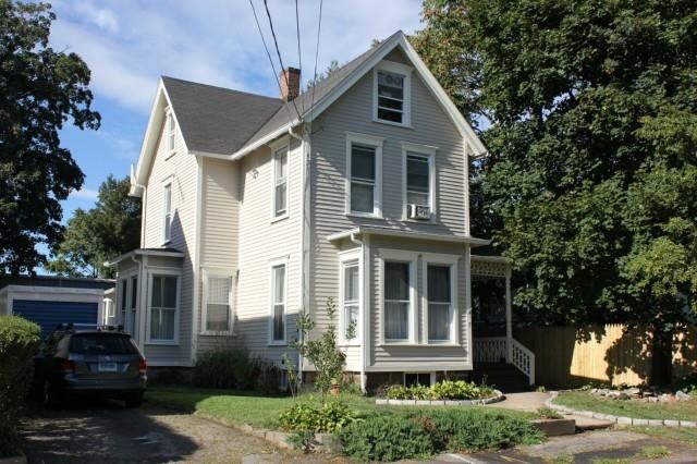 Welcome to 7 Betts Place in East Norwalk.