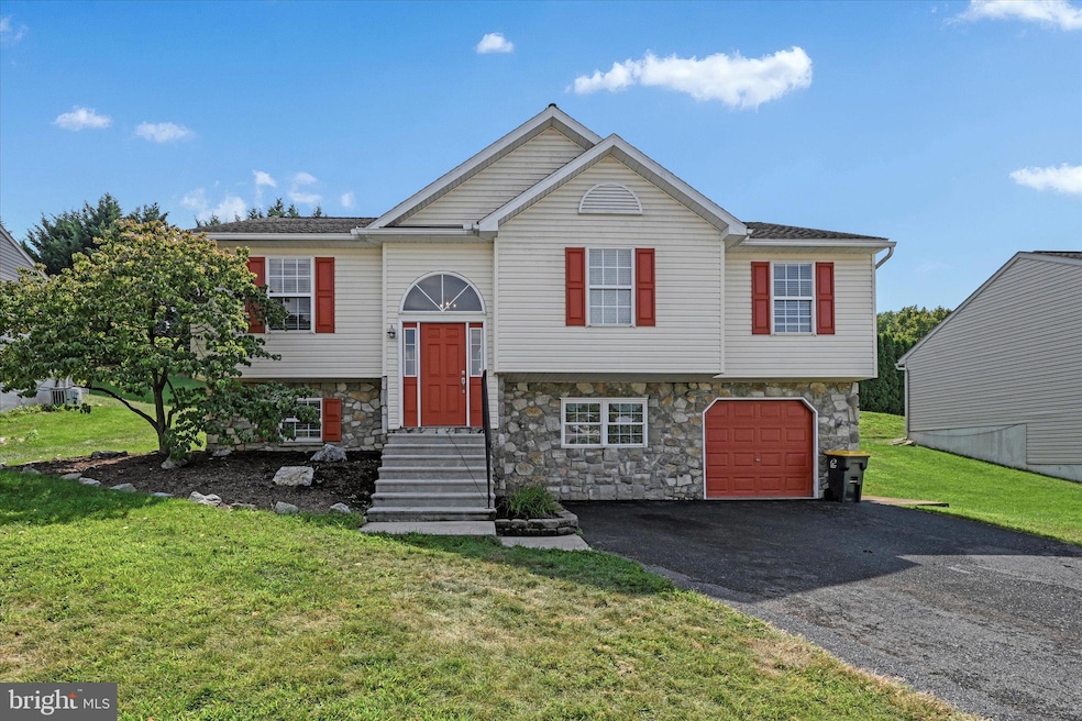 317 Winding Way, Womelsdorf, PA 19567 - photo 1