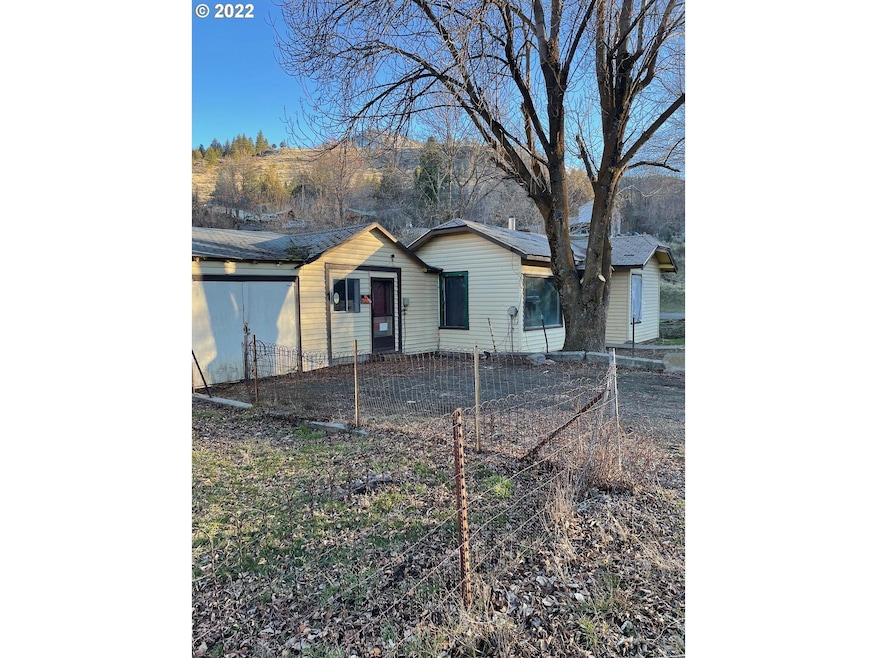 211 S Washington St, Canyon City, OR 97820 - photo 1