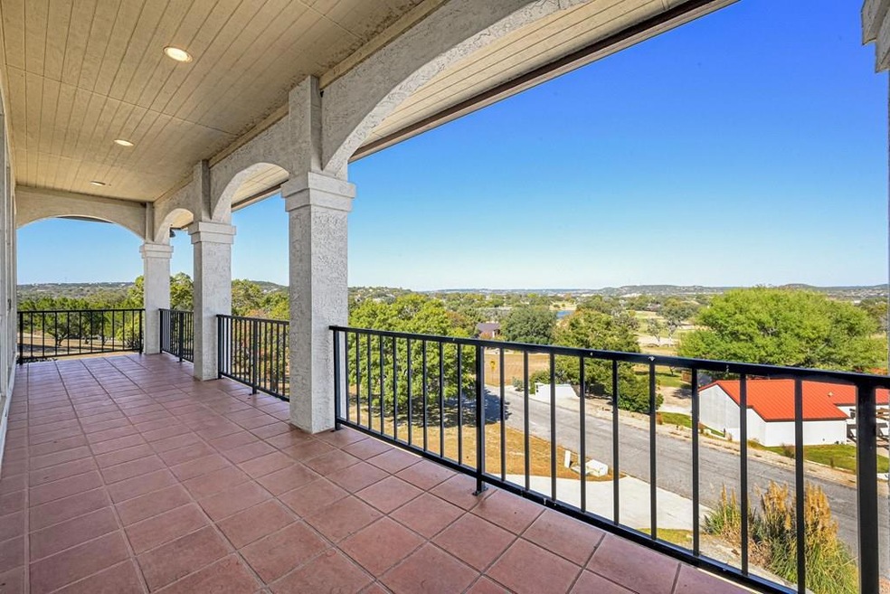 305 Lakewood Dr, Kerrville, TX 78028 - photo 1