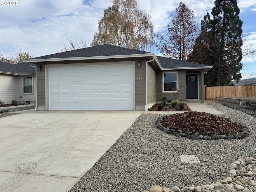 220 Miller St, Sutherlin, OR 97479 - photo 1