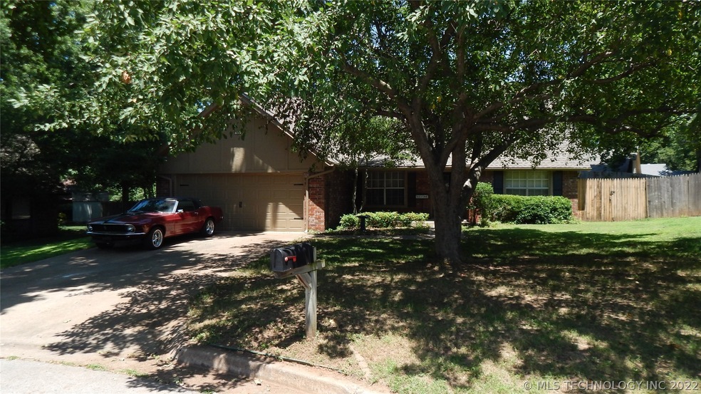 Great treed lot in wonderful cul-de-sac. No the mu