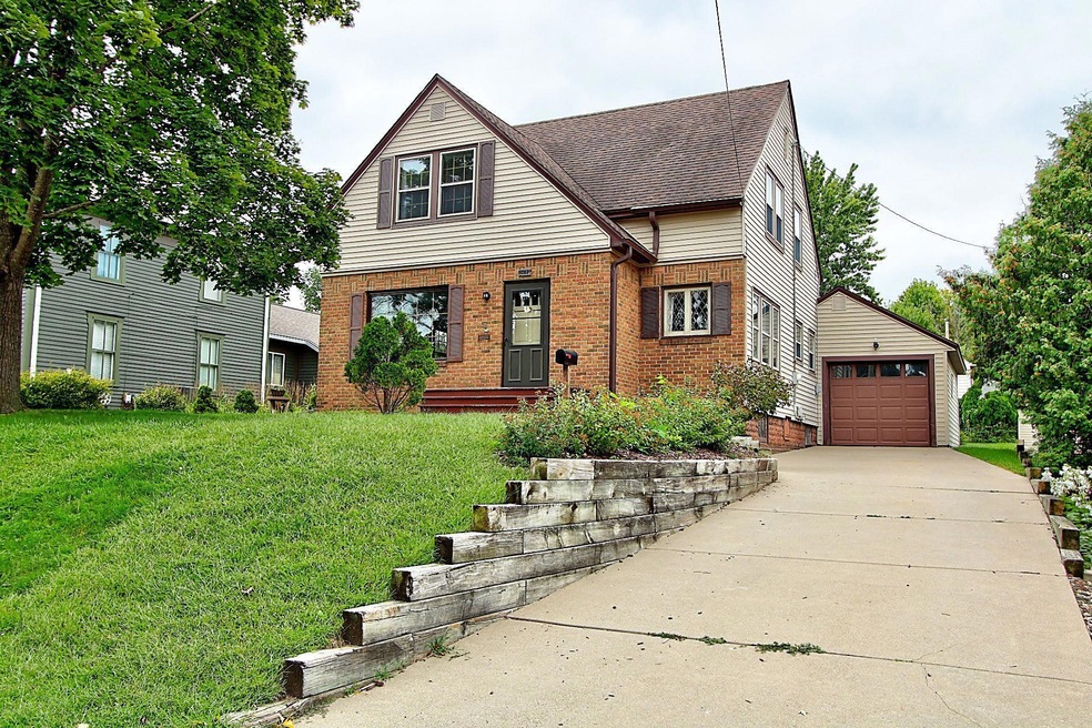 481 13th St, Red Wing, MN 55066 - photo 1