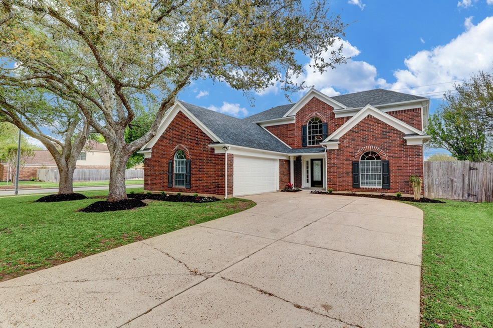 4001 Spring Branch Dr E, Pearland, TX 77584 - photo 1