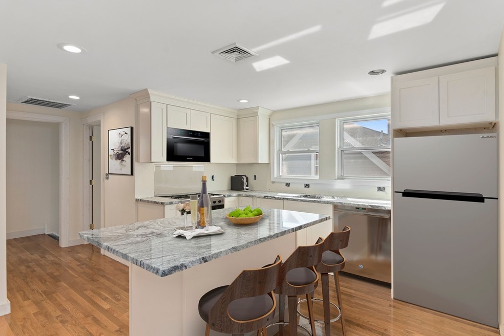 152 Robbins St unit 3, Waltham, MA 02453 - photo 1