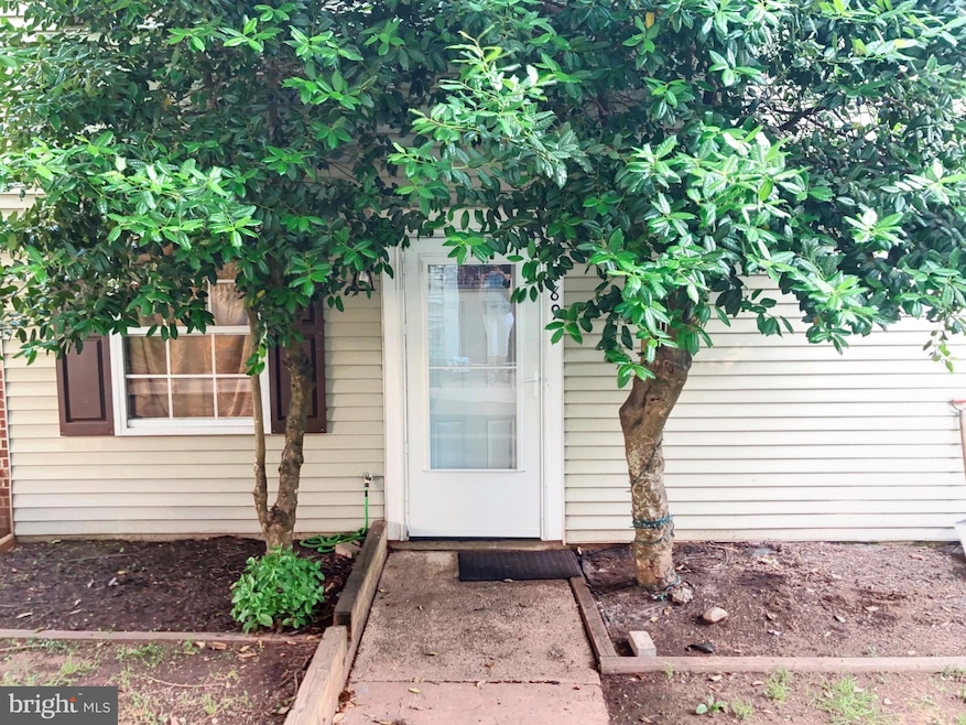 4189 Pleasant Meadow Ct unit 101C, Chantilly, VA 20151 - photo 1