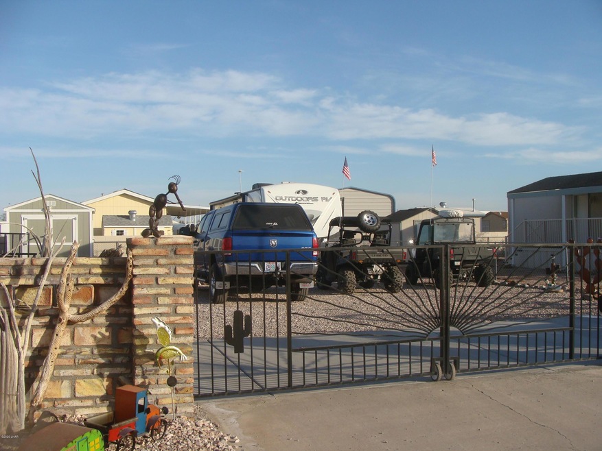 608 W Comanche Dr, Quartzsite, AZ 85346 - photo 1
