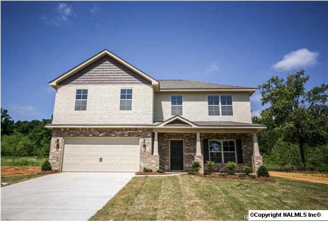 Welcome to 31 Hawthorn Way in Greenway Place.
