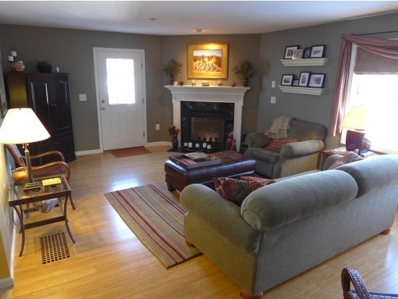 225 Belknap Dr unit 225D, Pembroke, NH 03275 - photo 1