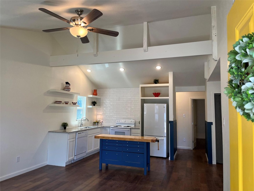 315 Hobson St, Weatherford, TX 76086 - photo 1