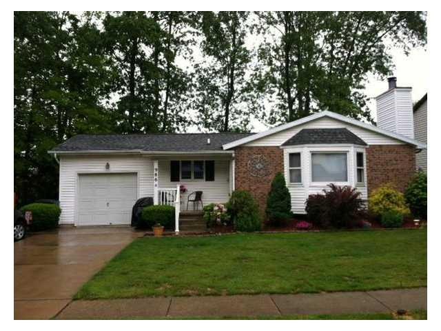 986 Castlebar Dr, North Tonawanda, NY 14120 - photo 1