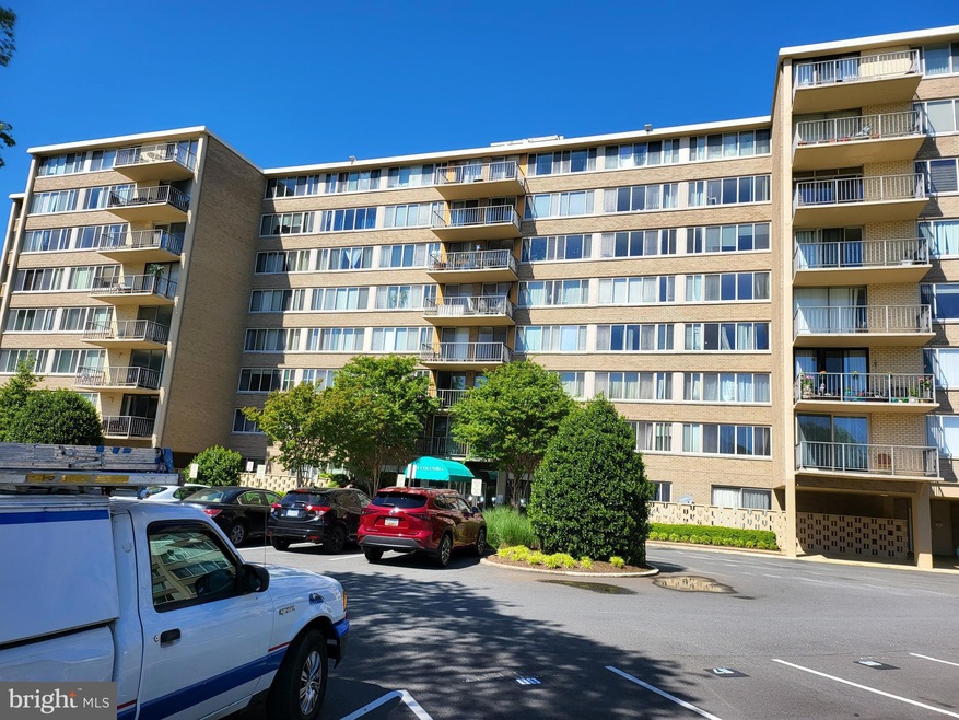 Columbia Condominiums unit 414, Arlington, VA 22204 - photo 1