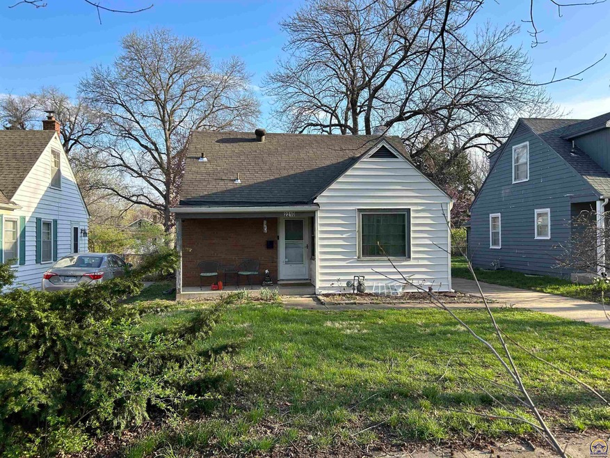 2210 SW Hazelton Ct, Topeka, KS 66606 - photo 1