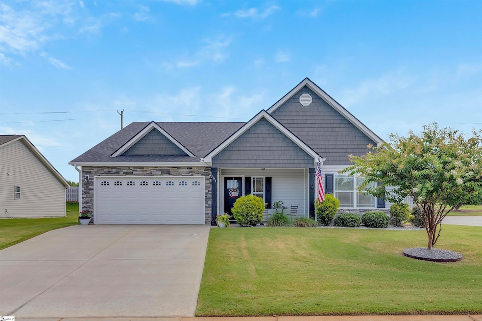 321 Meadowmoor Rd, Greer, SC 29651 - photo 1