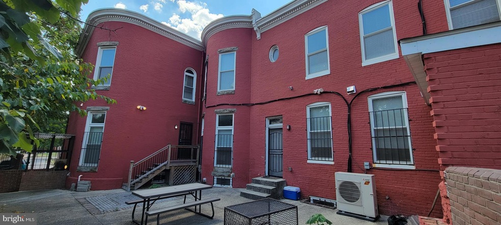 804 Hollins St unit 2, Baltimore, MD 21201 - photo 1