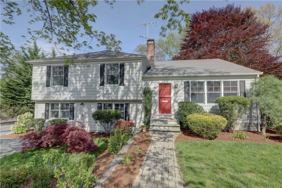 8 Chapman Ln, Barrington, RI 02806 - photo 1