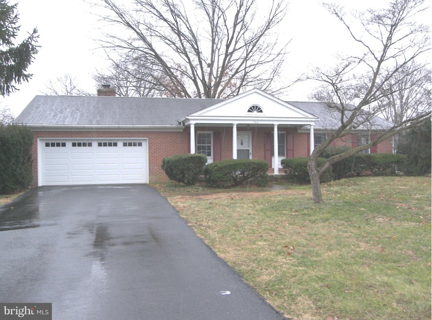 740 W Country Club Dr, Purcellville, VA 20132 - photo 1