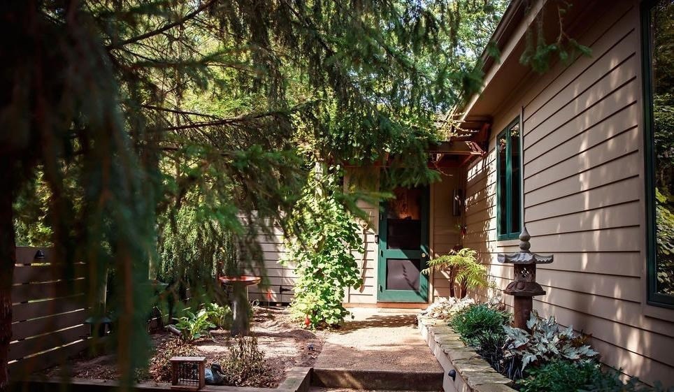 617 Oakland Dr, Michigan City, IN 46360 - photo 1