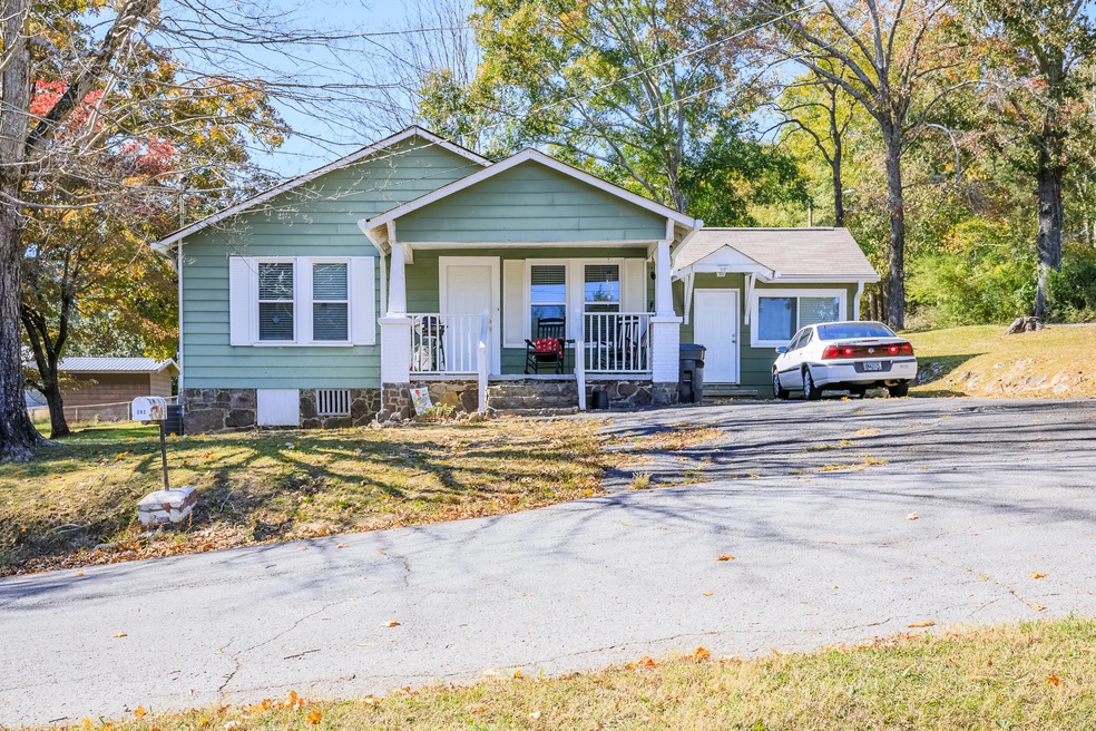 202 Cavender St, LaFayette, GA