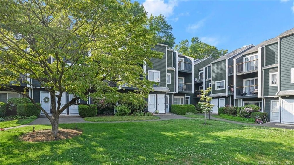 22 Dr Martin Luther King jr Dr unit B8, Norwalk, CT 06854 - photo 1