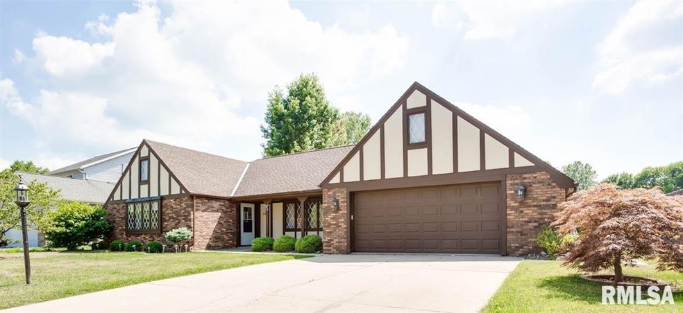 135 Allison Dr, Lincoln, IL 62656 - photo 1