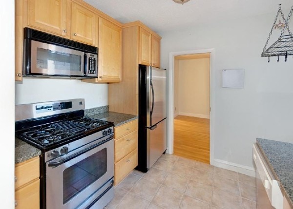 Cambridge Court unit R4G, Cambridge, MA 02139 - photo 1