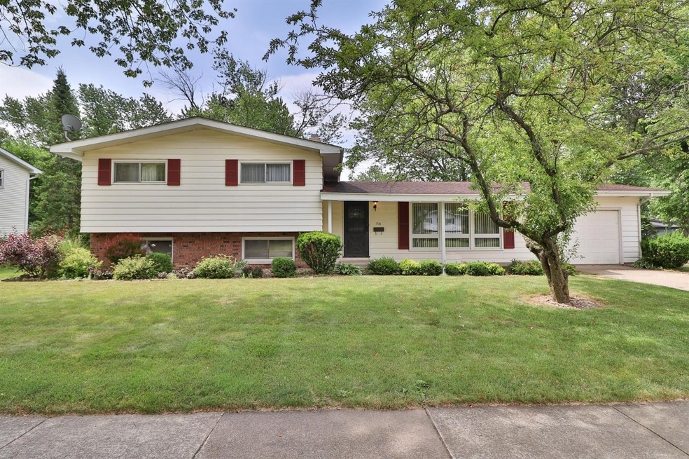 301 E Elizabeth Dr, Crown Point, IN 46307 - photo 1