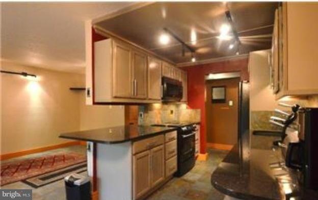 11607 Stoneview Square unit 2B, Reston, VA 20191 - photo 1