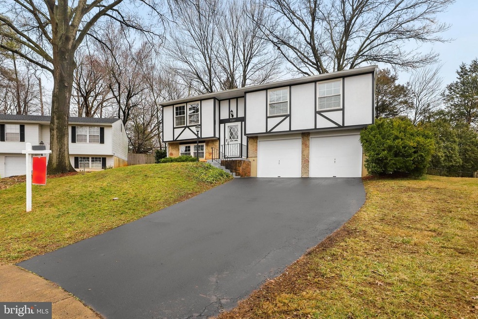 9201 Honey Creeper Ct, Burke, VA 22015 - photo 1