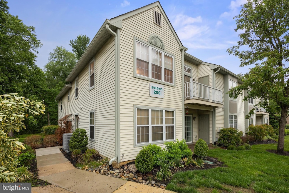 202B Harwood Ct unit 202B, Mount Laurel, NJ 08054 - photo 1