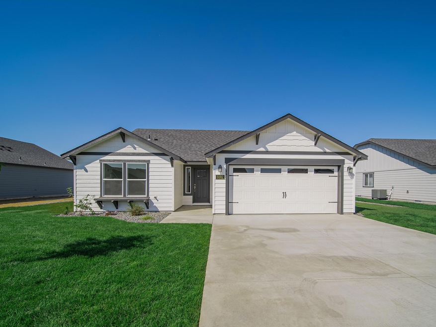 Edgewood Ext_Elev1_White
