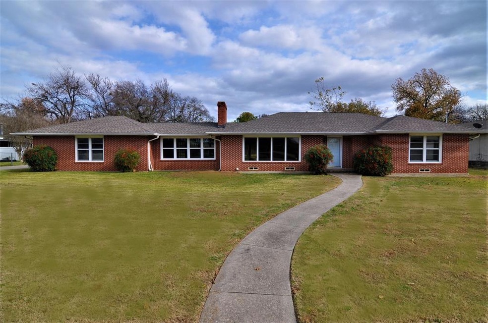 102 Line Dr, Gainesville, TX 76240 - photo 1