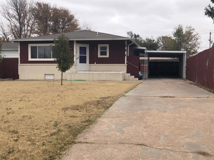 702 S Jefferson St, Hugoton, KS 67951 - photo 1