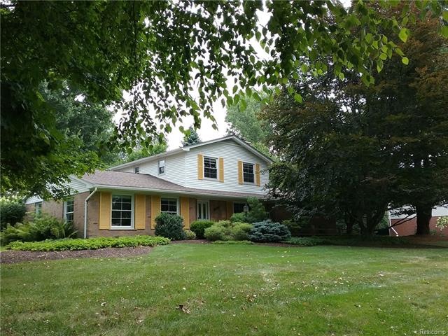Sweet House on Gorgeous Grounds.