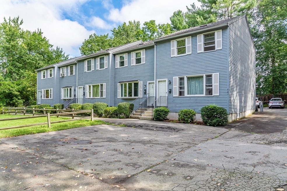 801 Robbins Ave unit 2, Dracut, MA 01826 - photo 1
